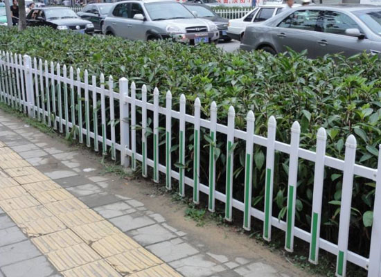 PVC草坪護(hù)欄 PVC草坪護(hù)欄